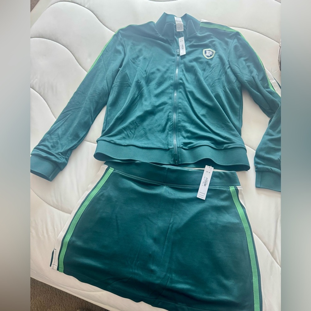 VS Pink Track Star Zip Up & Mini Skort NWT in emerald green. Both size M